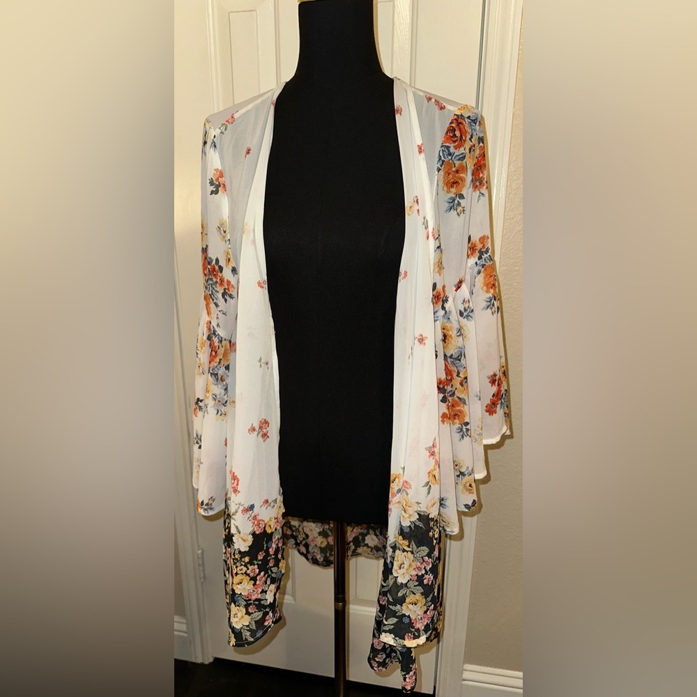 Torrid Floral Chiffon Open Kimono White Black Lightweight Semi Sheer M/L